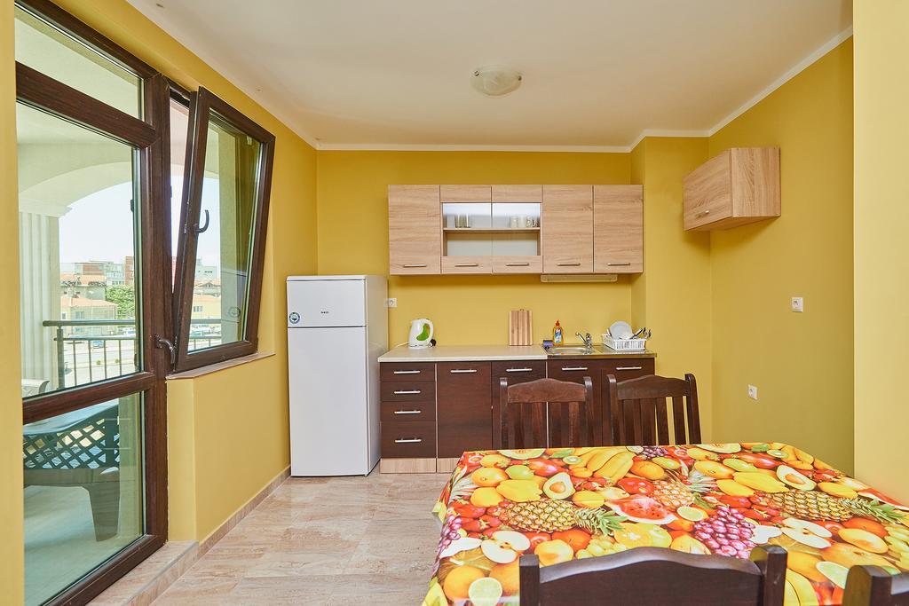 Evi 2 Apartment *